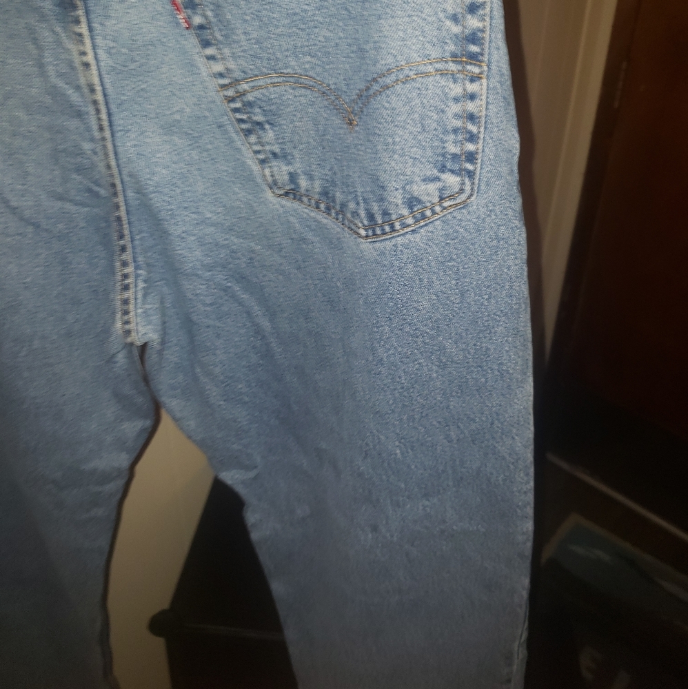 Levi's - Picture 2 of 5